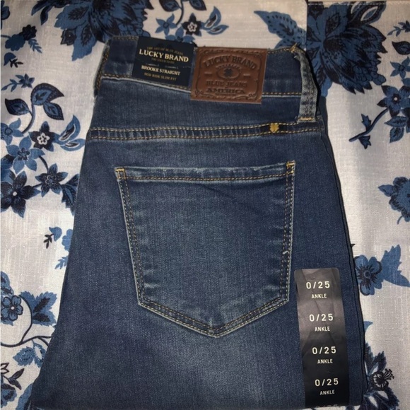 NWT Lucky Brand Brooke Straight Mid Rise Slim Fit Jeans Womens Size 0  25 R - Picture 2 of 13